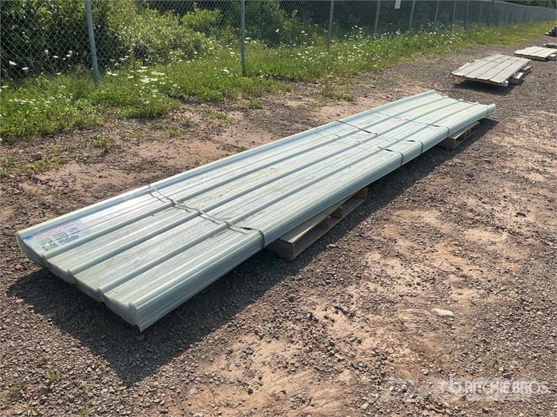 Quantity of (50) 3 ft x 20 ft Clear Corrugated Pol Vintsid, telfrid ja materjaliliftid