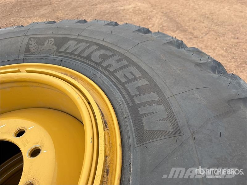 Quantity of (6) 14.00R24 Tires Gume, kotači i naplatci