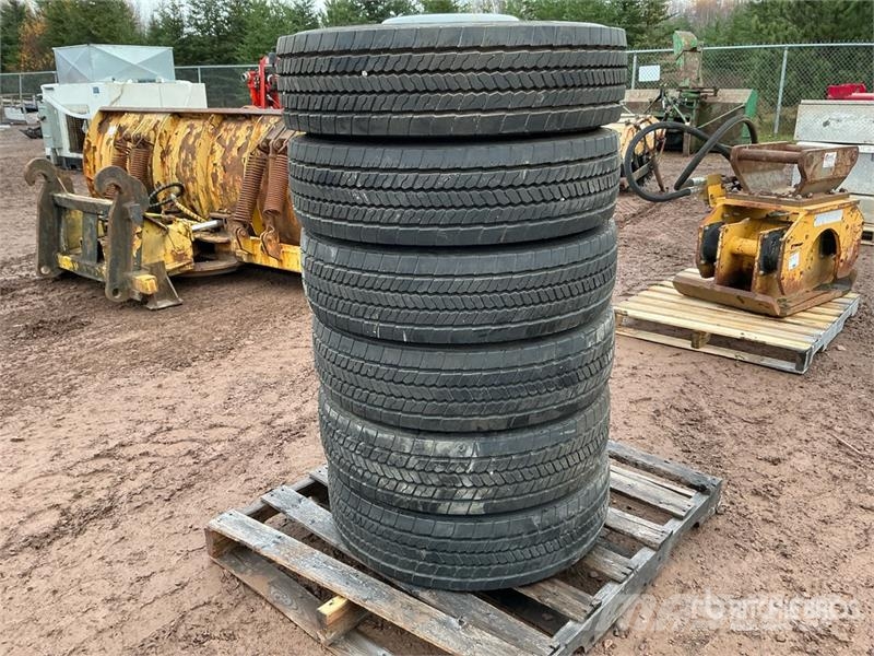 Quantity of (6) 225/75R19.5 Tires Dæk, hjul og fælge