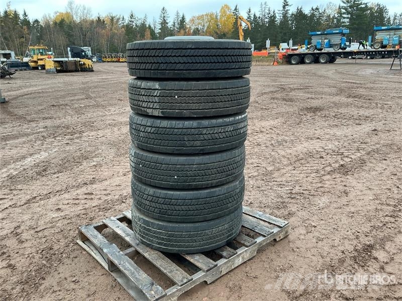 Quantity of (6) 225/75R19.5 Tires Dæk, hjul og fælge