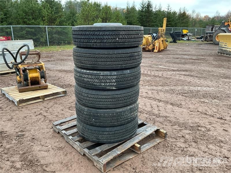 Quantity of (6) 225/75R19.5 Tires Dæk, hjul og fælge