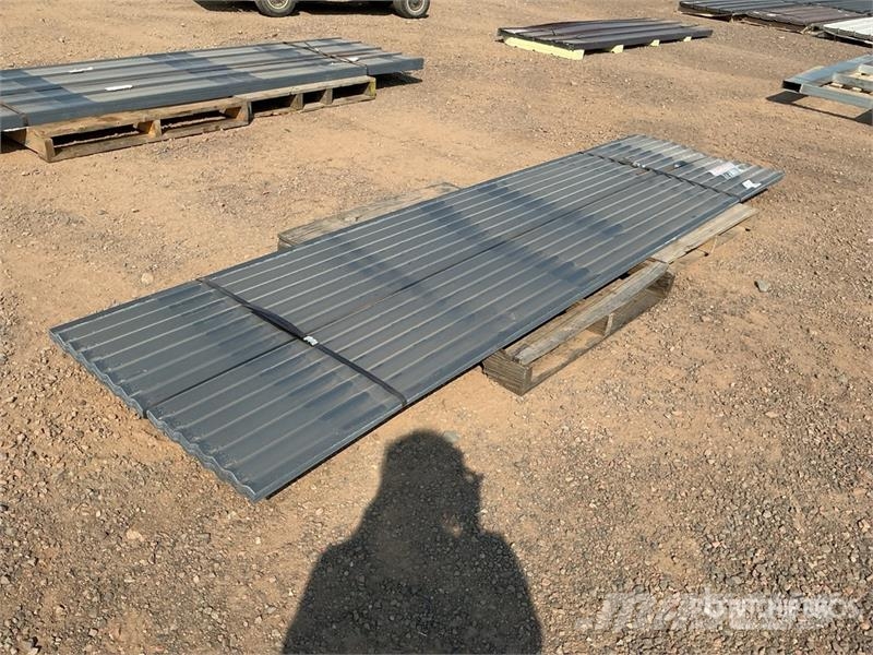 Quantity of (70) 12ft x 3ft Grey Metal Roof/Wall P Csörlők, emelőberendezések és anyagmozgató liftek