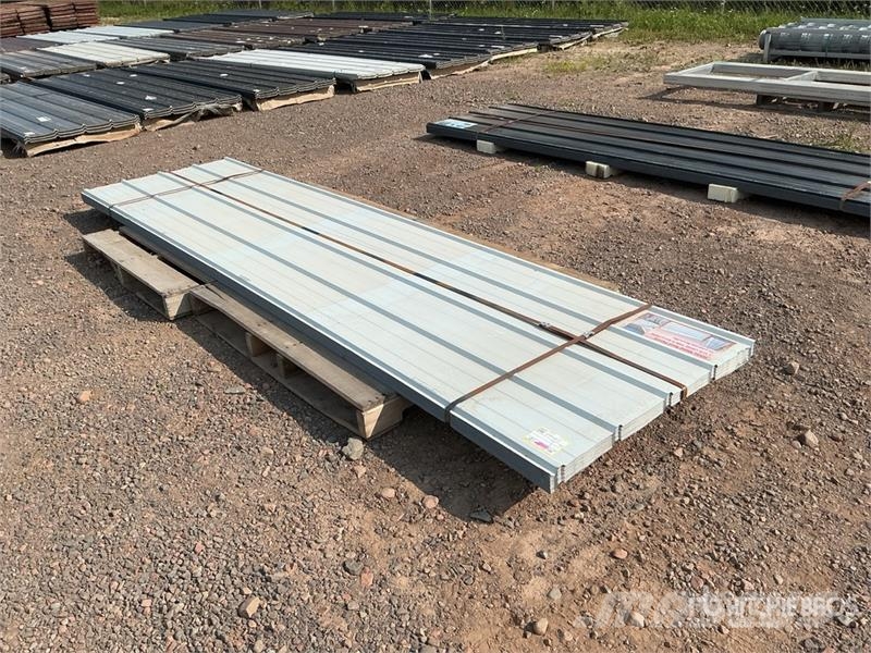 Quantity of (70) 12ft x 3ft White Metal Roof Panel Csörlők, emelőberendezések és anyagmozgató liftek