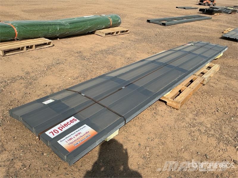 Quantity of (70) 16ft x 3ft Grey Metal Roof/Wall P Csörlők, emelőberendezések és anyagmozgató liftek