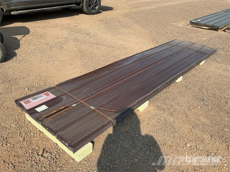 Quantity of (70) Brown Metal Roof/Wall Panels Montacargas y elevadores de material