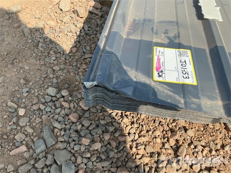  Quantity of (70) Grey Metal Roof Panels Gervės, keltuvai ir medžiagų kėlimo įranga