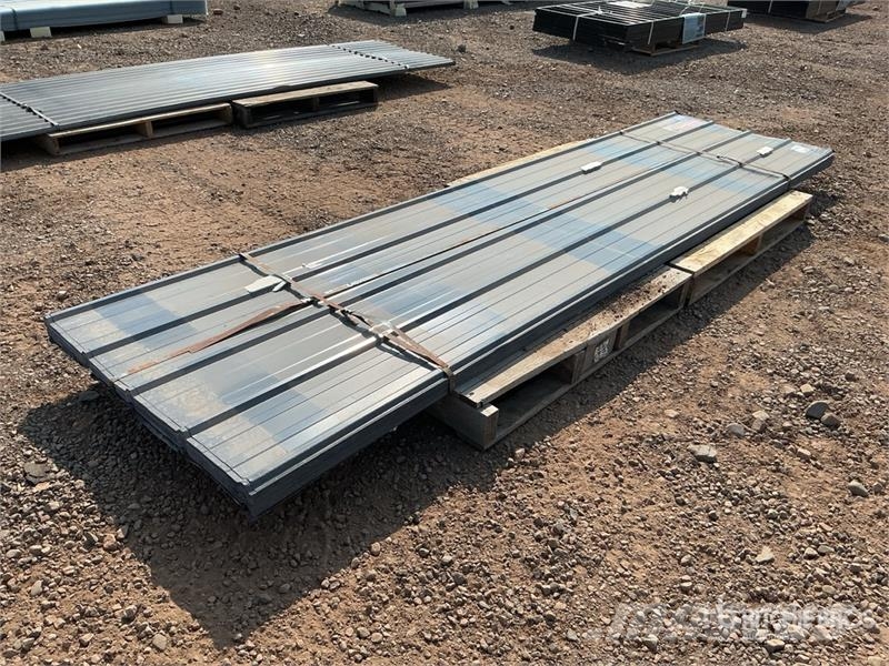  Quantity of (70) Grey Metal Roof Panels Gervės, keltuvai ir medžiagų kėlimo įranga