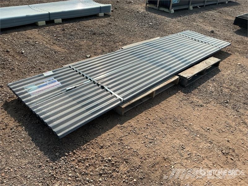 Quantity of (70) Grey Metal Roof/Wall Panels Montacargas y elevadores de material
