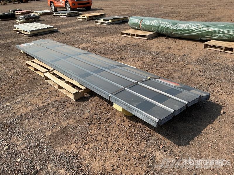  Quantity of (70) Grey Metal Roof/Wall Panels Montacargas y elevadores de material