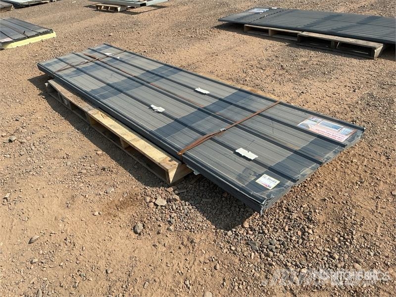  Quantity of (70) Grey Metal Roof Panels Gervės, keltuvai ir medžiagų kėlimo įranga