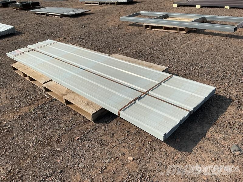  Quantity of (70) White Metal Roof Panels Montacargas y elevadores de material
