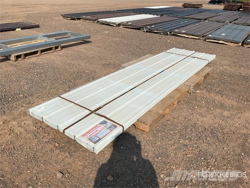  Quantity of (70) White Metal Roof Panels Montacargas y elevadores de material