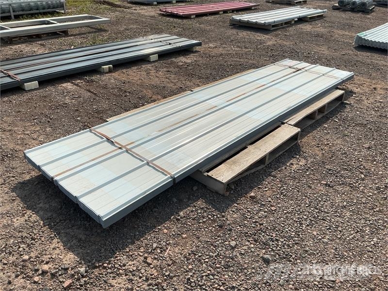  Quantity of (70) White Metal Roof Panels Montacargas y elevadores de material