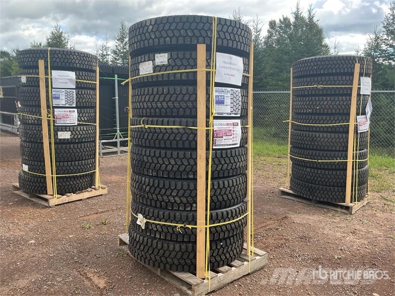 Quantity of (8) 11R22.5 Snow Traction Retread Tire Tyres, wheels and rims