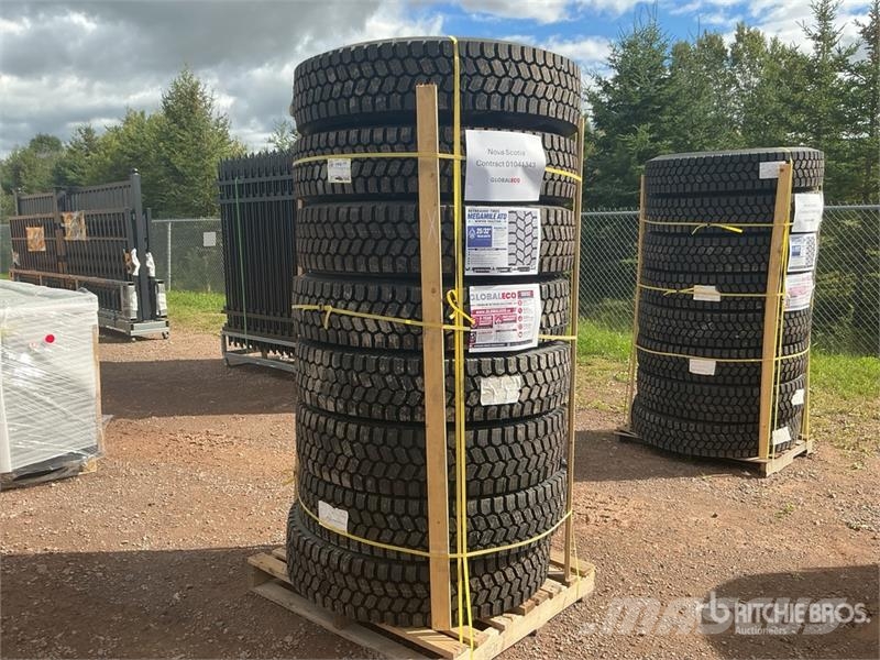  Quantity of (8) 11R22.5 Snow Traction Retread Tire Tyres, wheels and rims