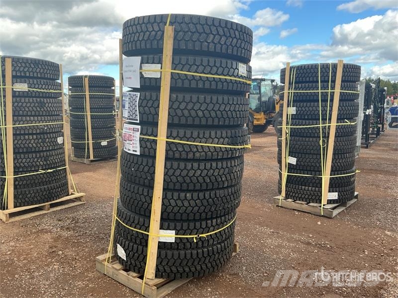  Quantity of (8) 11R22.5 Snow Traction Retread Tire Tyres, wheels and rims