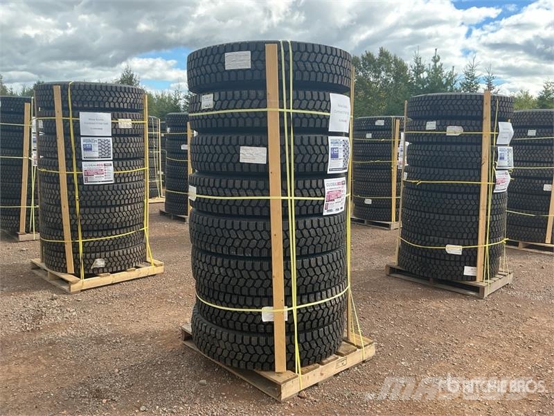 Quantity of (8) 11R22.5 Snow Traction Retread Tire Tyres, wheels and rims