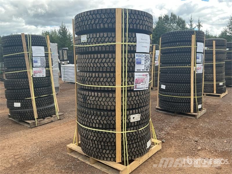  Quantity of (8) 11R22.5 Snow Traction Retread Tire Tyres, wheels and rims