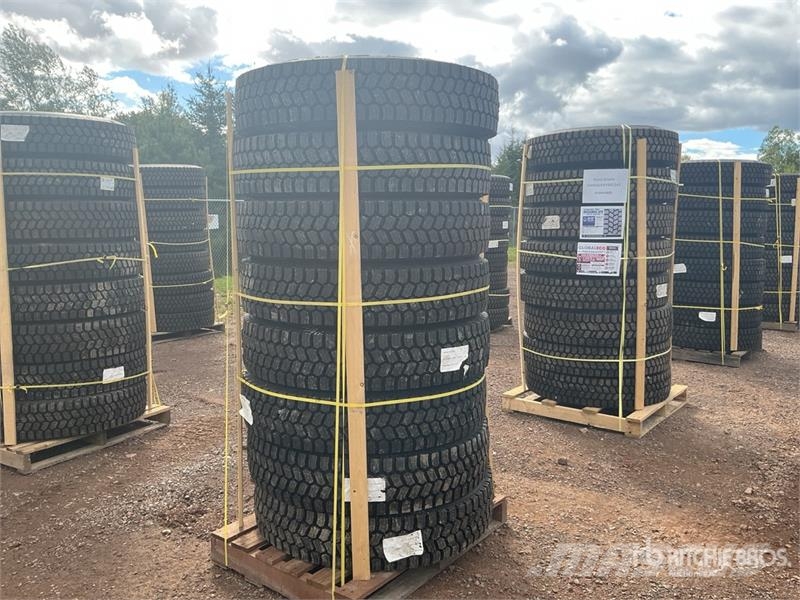 Quantity of (8) 11R22.5 Snow Traction Retread Tire Tyres, wheels and rims
