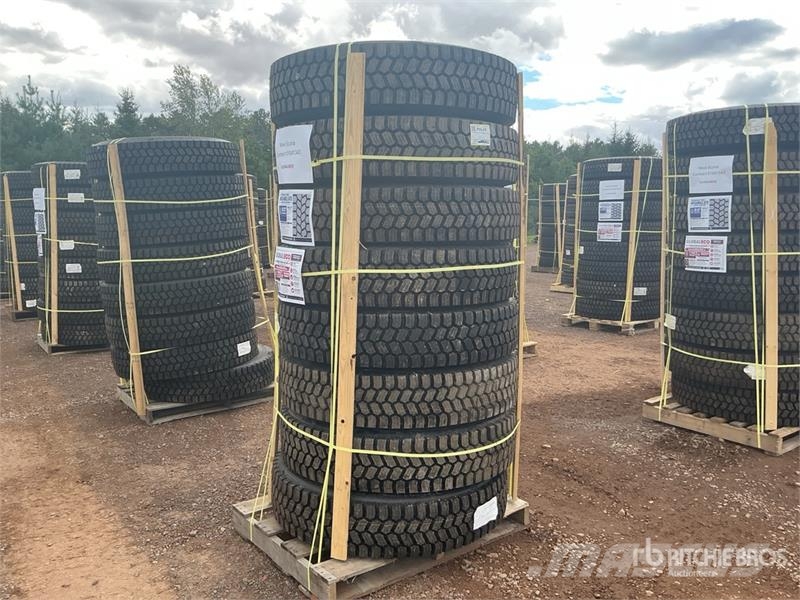 Quantity of (8) 11R22.5 Snow Traction Retread Tire Tyres, wheels and rims