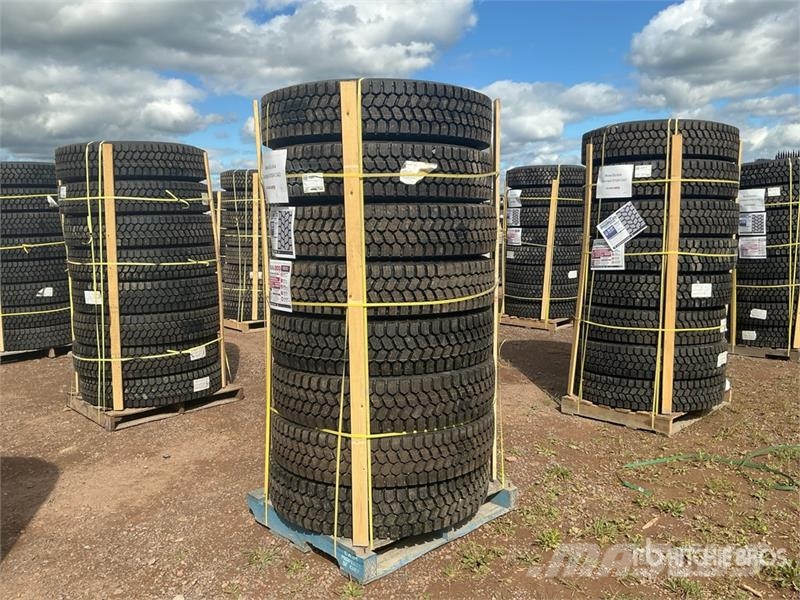 Quantity of (8) 11R22.5 Snow Traction Retread Tire Tyres, wheels and rims