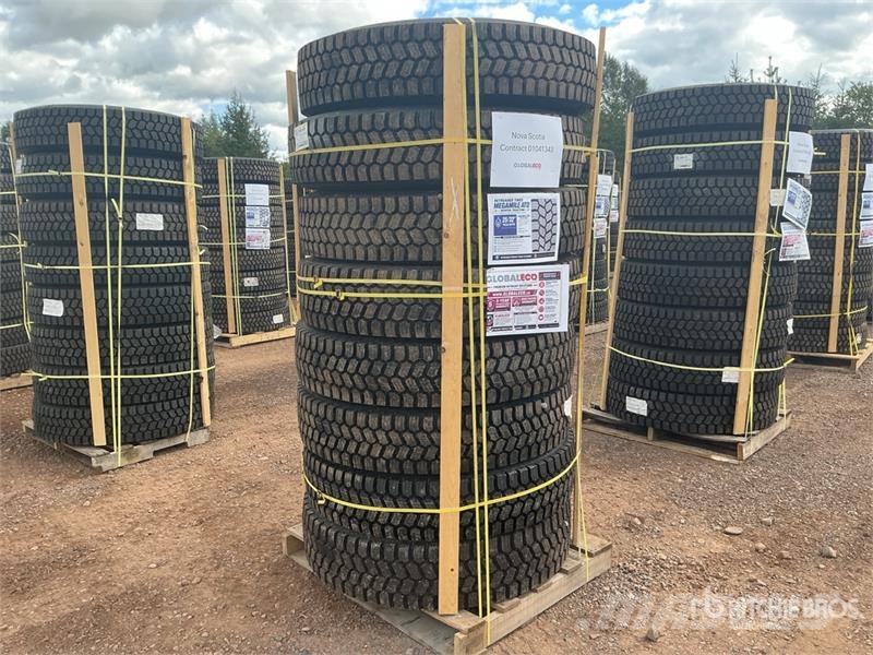  Quantity of (8) 11R22.5 Snow Traction Retread Tire Tyres, wheels and rims