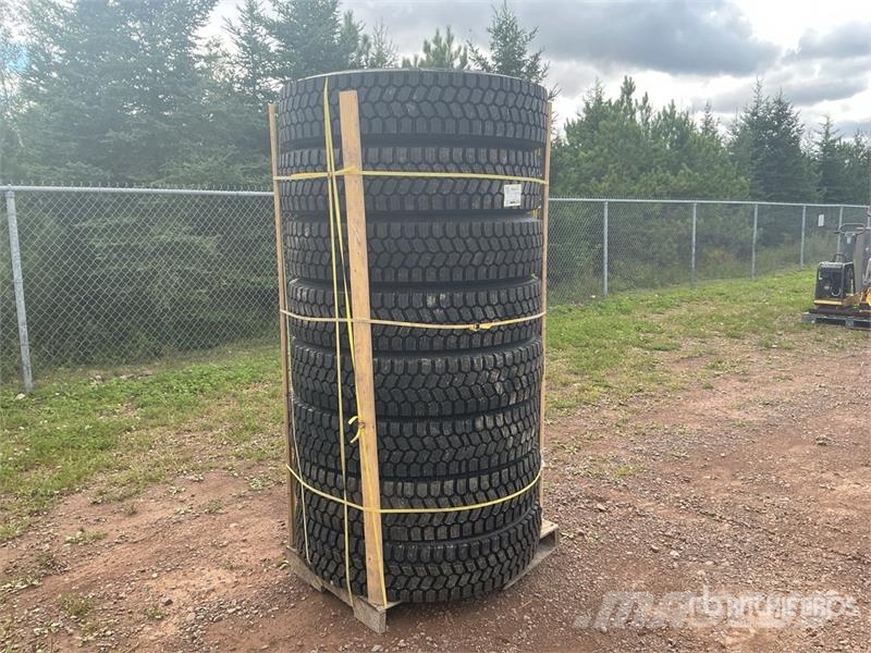 Quantity of (8) 11R22.5 Snow Traction Retread Tire Tyres, wheels and rims