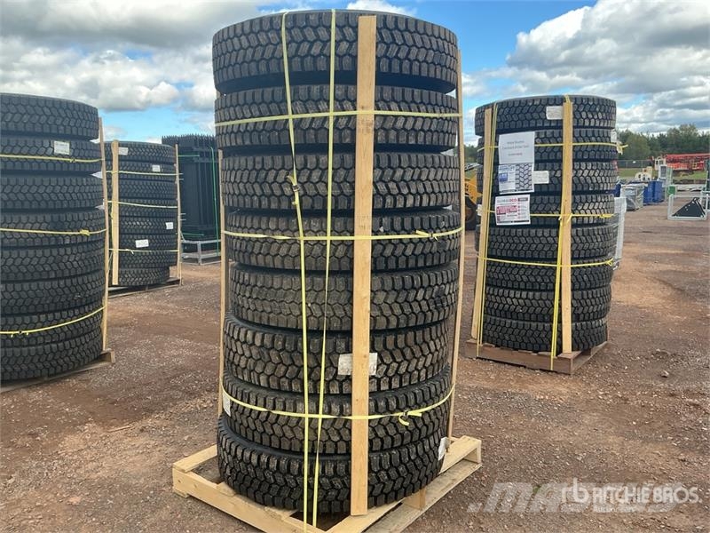 Quantity of (8) 11R22.5 Snow Traction Retread Tire Tyres, wheels and rims