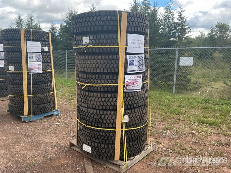 Quantity of (8) 11R22.5 Snow Traction Retread Tire Tyres, wheels and rims