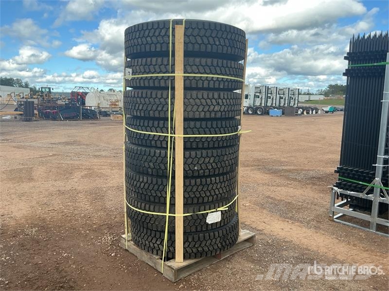 Quantity of (8) 11R22.5 Snow Traction Retread Tire Tyres, wheels and rims