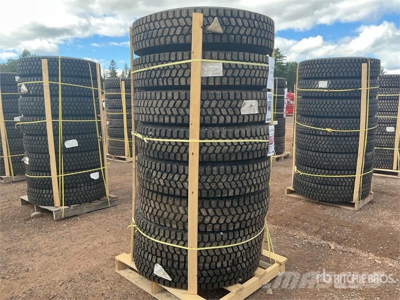 Quantity of (8) 11R22.5 Snow Traction Retread Tire Tyres, wheels and rims