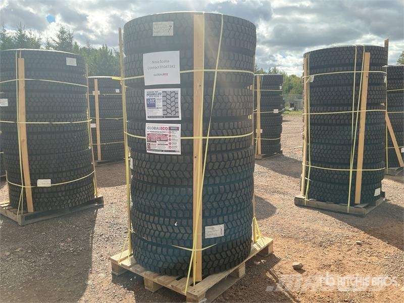  Quantity of (8) 11R22.5 Snow Traction Retread Tire الإطارات والعجلات والحافات