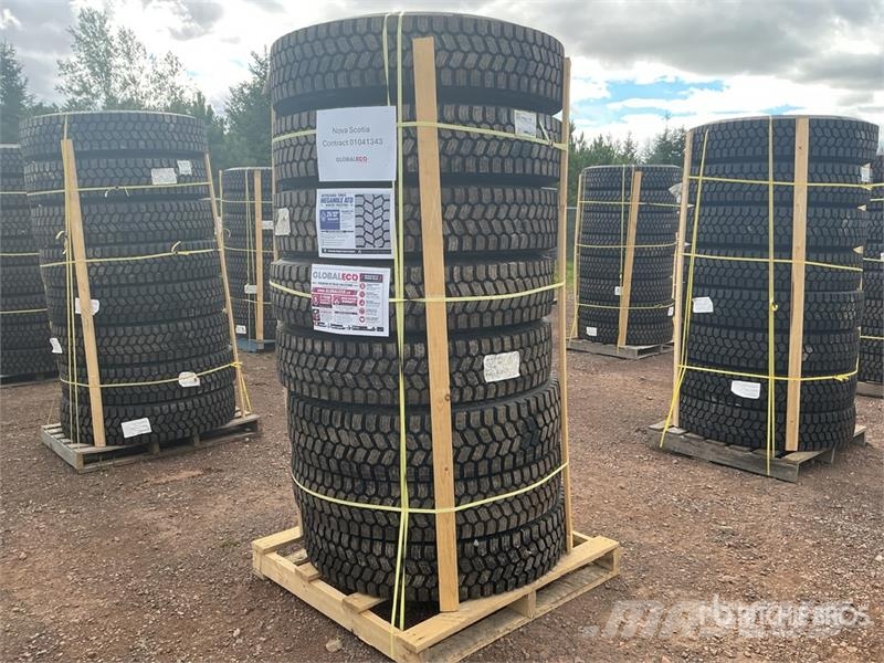 Quantity of (8) 11R22.5 Snow Traction Retread Tire Tyres, wheels and rims