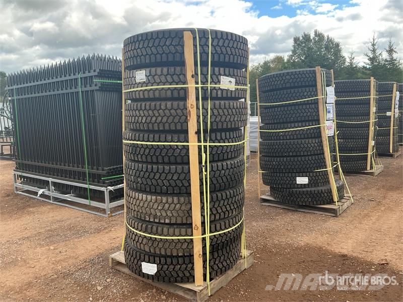Quantity of (8) 11R22.5 Snow Traction Retread Tire Tyres, wheels and rims