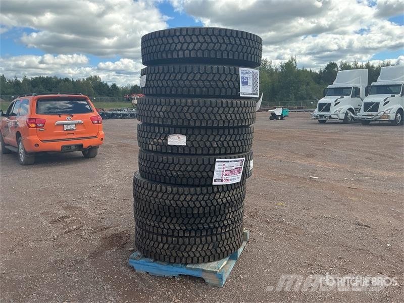Quantity of (8) 11R22.5 Snow Traction Retread Tire Tyres, wheels and rims
