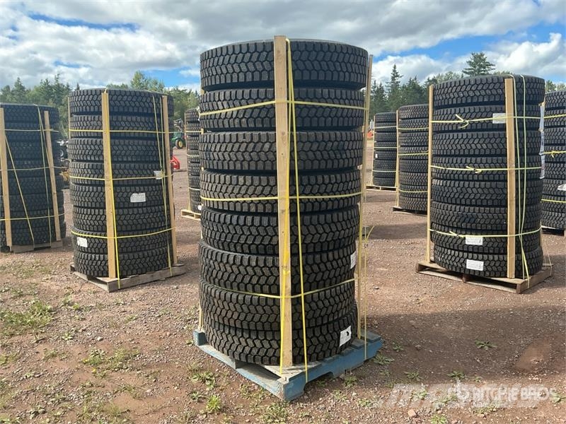 Quantity of (8) 11R22.5 Snow Traction Retread Tire Tyres, wheels and rims