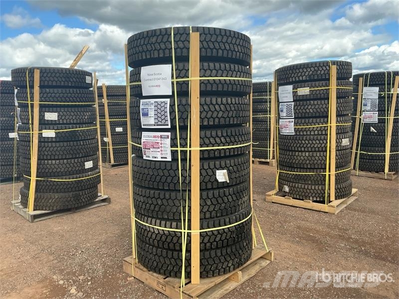  Quantity of (8) 11R22.5 Snow Traction Retread Tire Tyres, wheels and rims