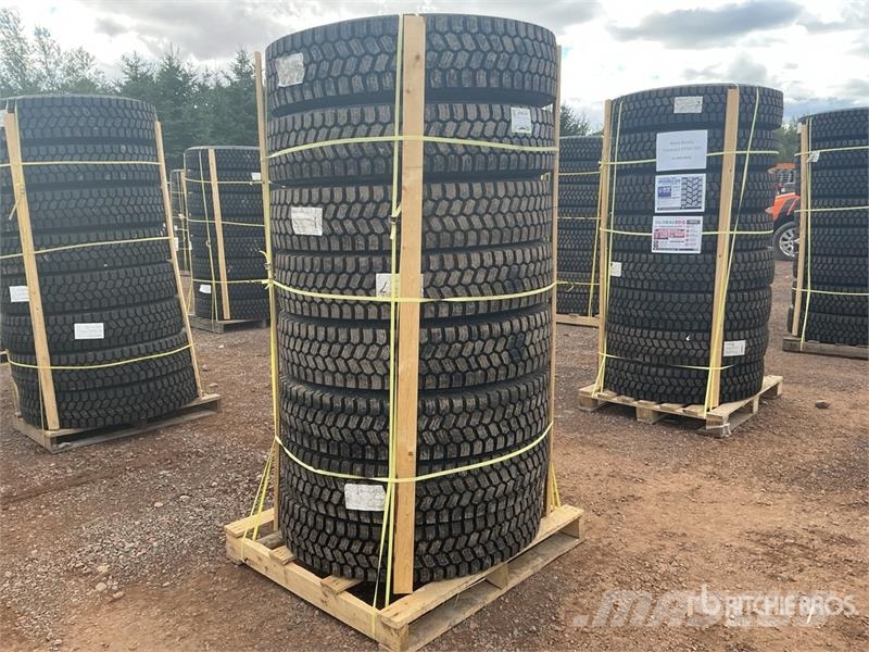  Quantity of (8) 11R22.5 Snow Traction Retread Tire Tyres, wheels and rims