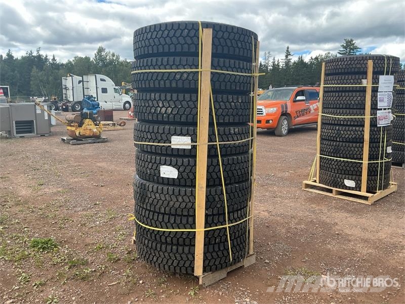 Quantity of (8) 11R22.5 Snow Traction Retread Tire Tyres, wheels and rims