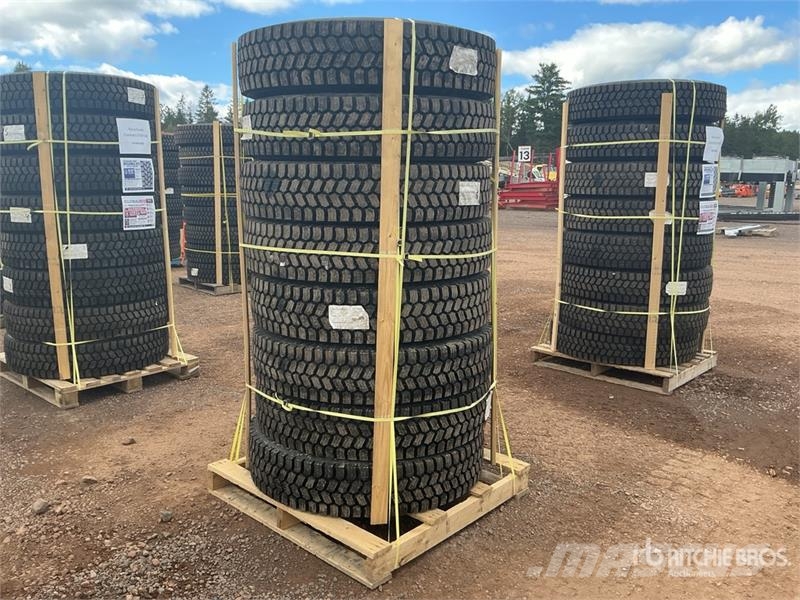  Quantity of (8) 11R22.5 Snow Traction Retread Tire Tyres, wheels and rims