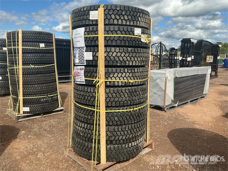 Quantity of (8) 11R22.5 Snow Traction Retread Tire Tyres, wheels and rims
