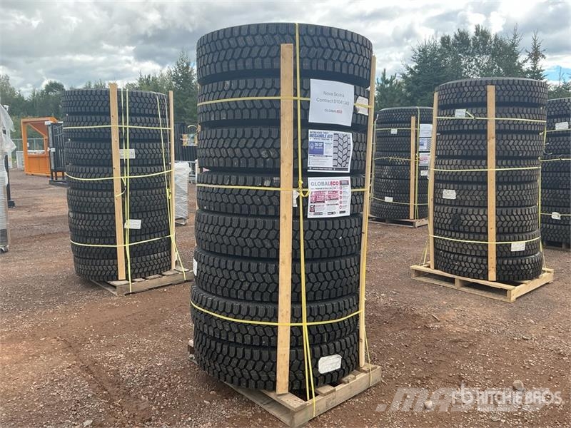  Quantity of (8) 11R22.5 Snow Traction Retread Tire Tyres, wheels and rims
