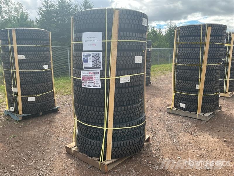  Quantity of (8) 11R22.5 Snow Traction Retread Tire Tyres, wheels and rims