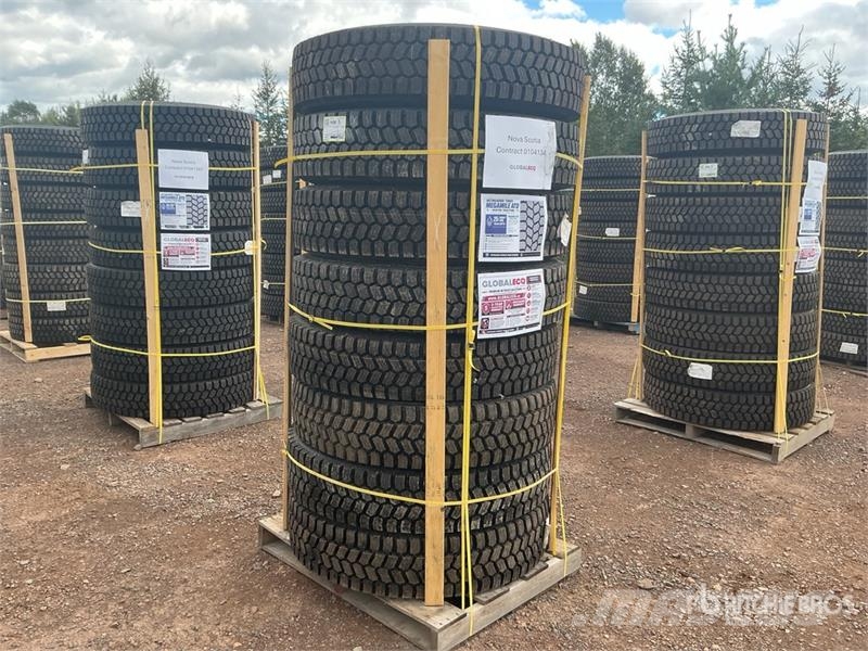  Quantity of (8) 11R22.5 Snow Traction Retread Tire Tyres, wheels and rims