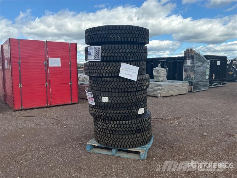 Quantity of (8) 11R22.5 Snow Traction Retread Tire Tyres, wheels and rims