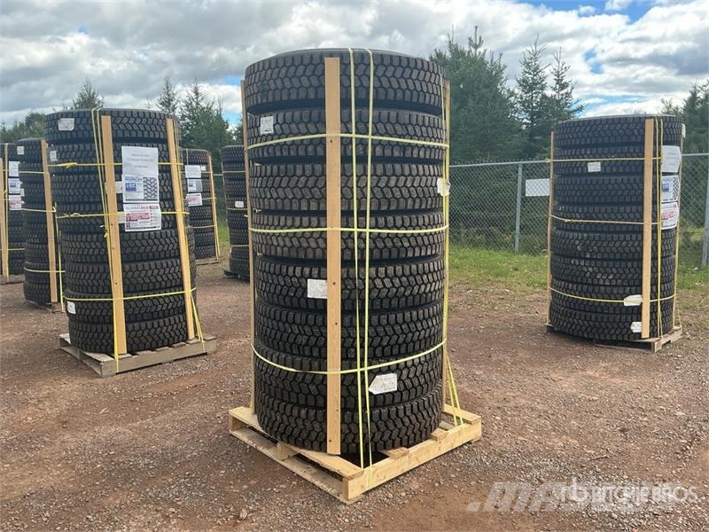  Quantity of (8) 11R22.5 Snow Traction Retread Tire Tyres, wheels and rims