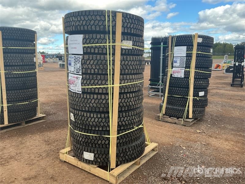  Quantity of (8) 11R22.5 Snow Traction Retread Tire Tyres, wheels and rims