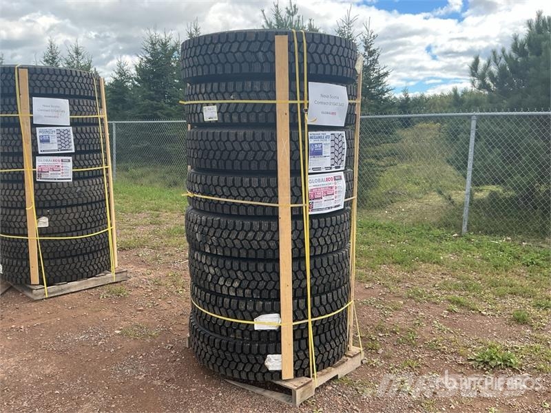 Quantity of (8) 11R22.5 Snow Traction Retread Tire Tyres, wheels and rims