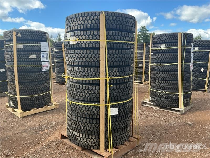 Quantity of (8) 11R22.5 Snow Traction Retread Tire Tyres, wheels and rims