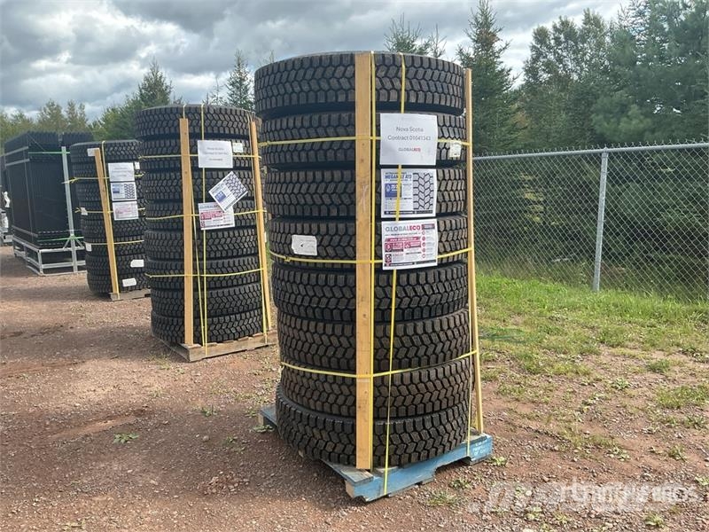 Quantity of (8) 11R22.5 Snow Traction Retread Tire Tyres, wheels and rims